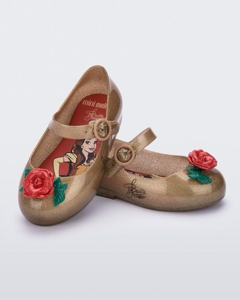 Mini Melissa حذاء ميني ميليسا للبنات - حب حلو + حذاء ماري جين جلي للأطفال الصغار من ديزني - أحذية جلي للبنات الصغيرات مع حزام قابل للتعديل وإبزيم جانبي، ذهبي/الجميلة والوحش 11 - Image 2